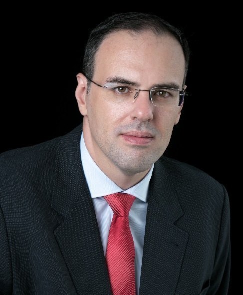 ANDRÉ S. MOLINA